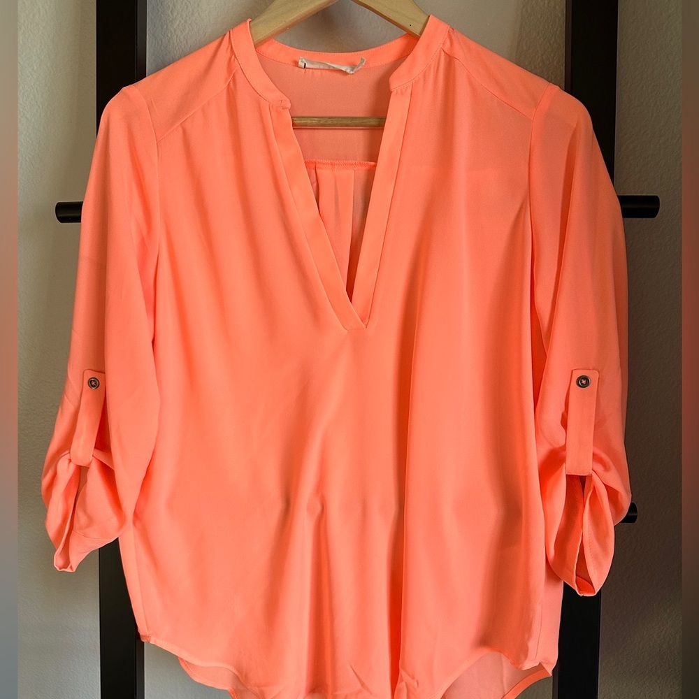 Peachy hi-lo shirt. Beautiful blouse.